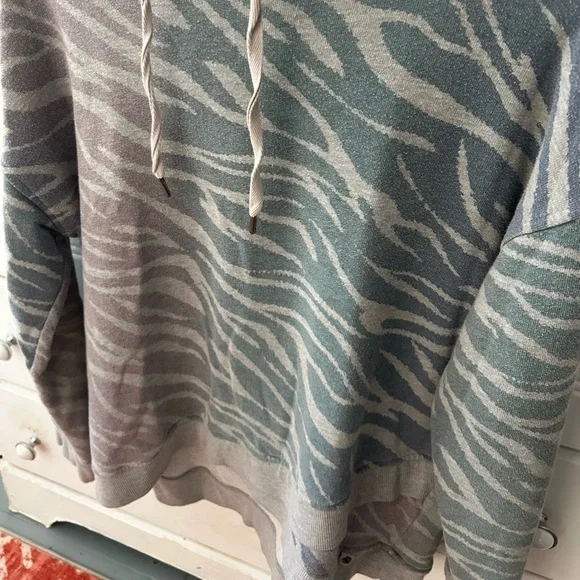 EUC 7 SEVEN Blue and Gray Women's Hoodie Sweater Zebra Print Long Sleeves Comfy! - Picture 8 of 11